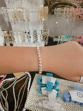 Load image into Gallery viewer, Simply Pearl Stretch Bracelets