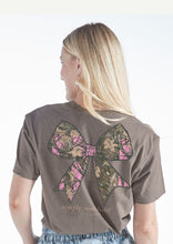 Load image into Gallery viewer, SS Yth Camo Bow Tee