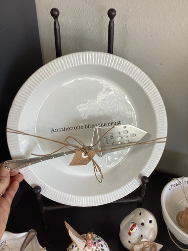 Circa Pie Plate with Server