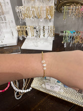 Load image into Gallery viewer, Simply Pearl Stretch Bracelets