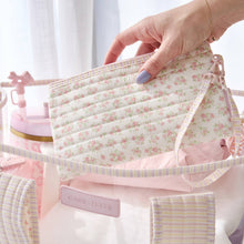Load image into Gallery viewer, Case-Mate Quilted Ditsy Floral Jelly Tote Bag